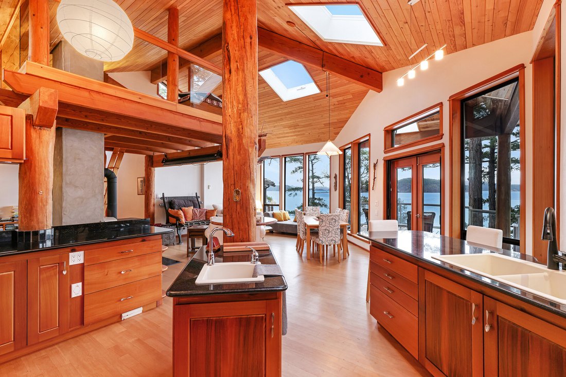 House in Squirrel Cove, British Columbia, Canada 5 - 17550998