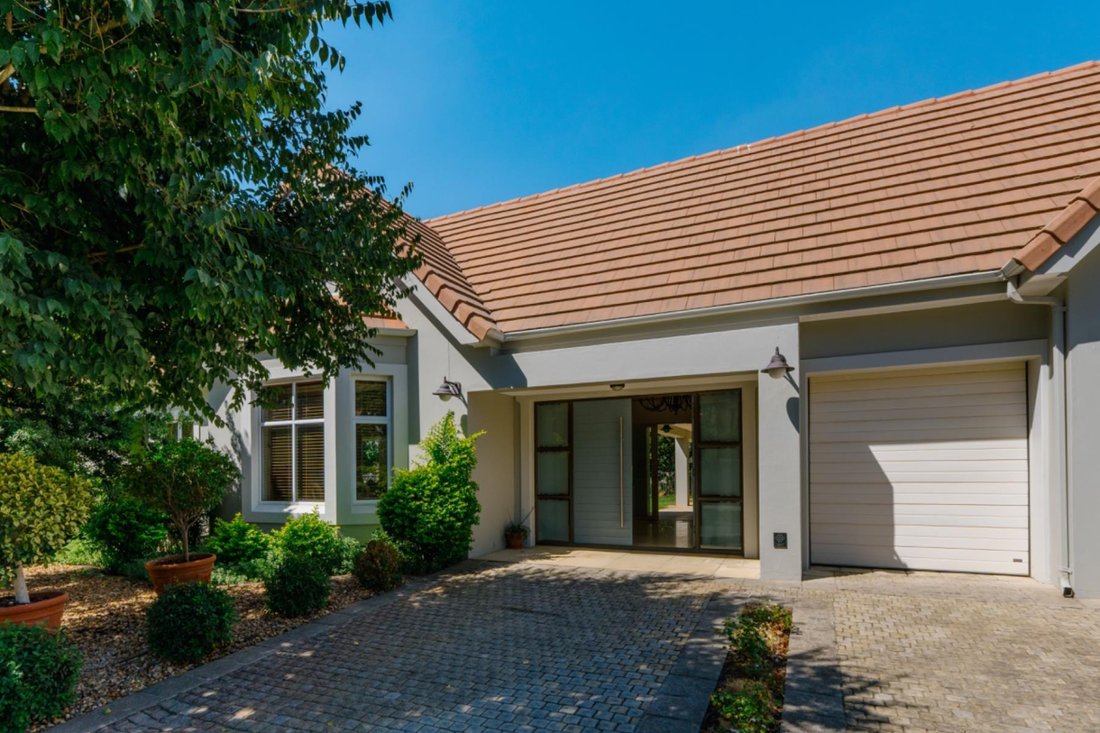 House in Paarl, Western Cape, South Africa 4 - 17553194