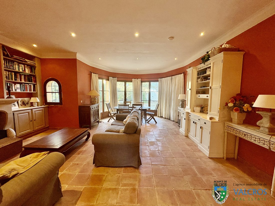 Villa in Hyeres, Provence-Alpes-Côte d'Azur, France 2 - 17552637