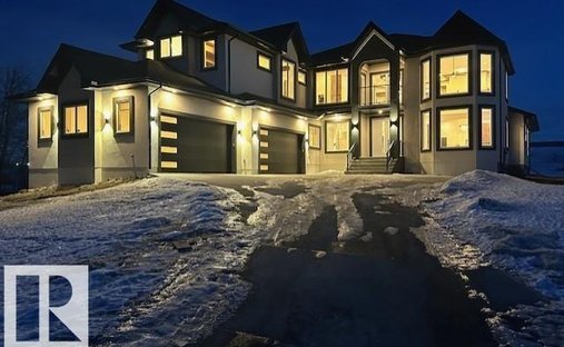 House in Parkland County, Alberta, Canada 1