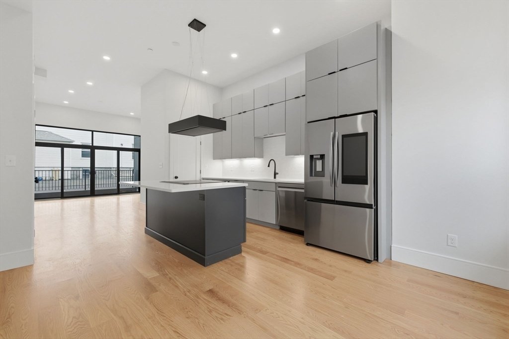 Condo in Medford, Massachusetts, United States 4 - 17549779