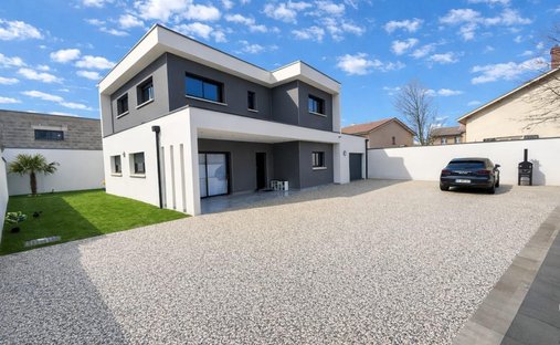 House in Centre Ville, Grigny-sur-Rhône, France 1