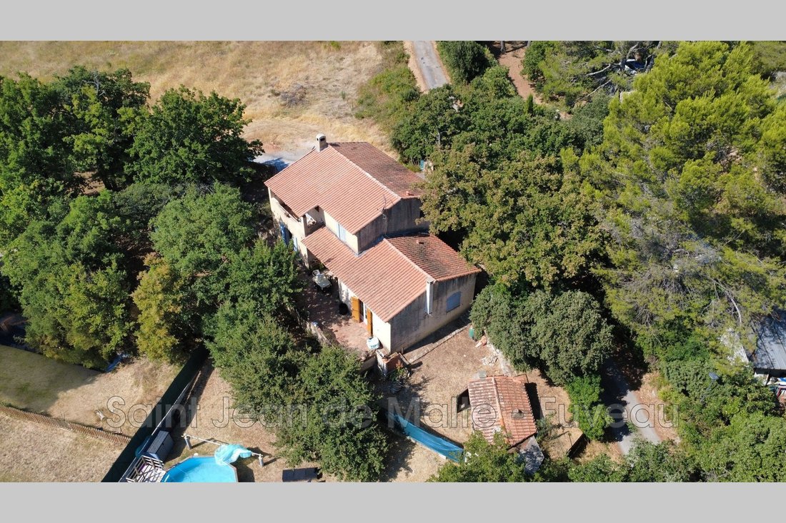 Villa in Puyloubier, Provence-Alpes-Côte d'Azur, France 1 - 17548837