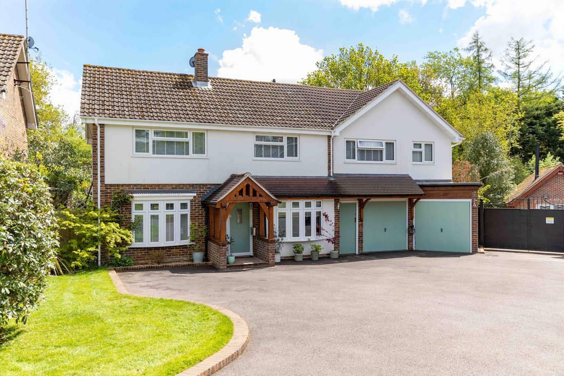 Haus in Crawley Down, England 1 - 17549738