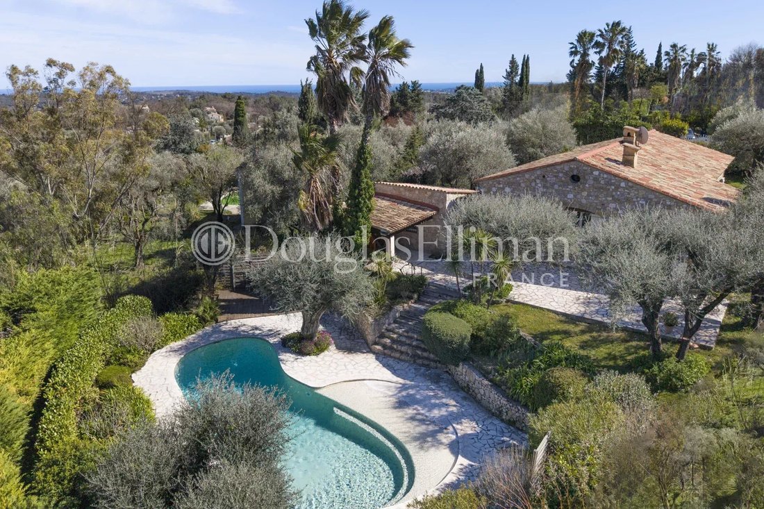 Villa à Le Rouret, Provence-Alpes-Côte d'Azur, France 1 - 17550191