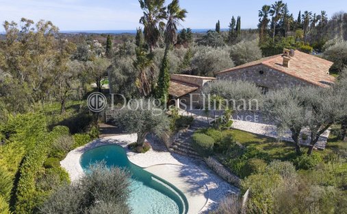 Villa in Le Rouret, Provence-Alpes-Côte d'Azur, France 1