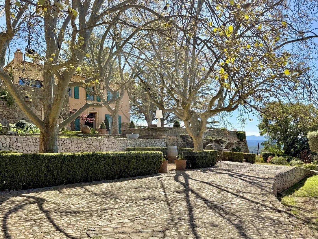 Estate in Le Tholonet, Provence-Alpes-Côte d'Azur, France 2 - 17099632