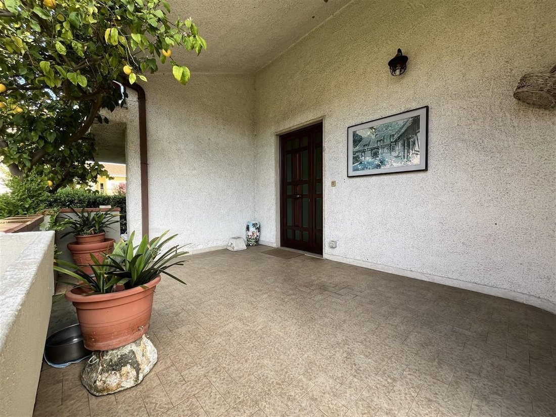 Villa in Ronchi, Massa, Italy 3 - 17552236