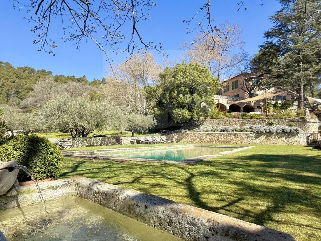 Estate in Le Tholonet, Provence-Alpes-Côte d'Azur, France 1 - 17099632