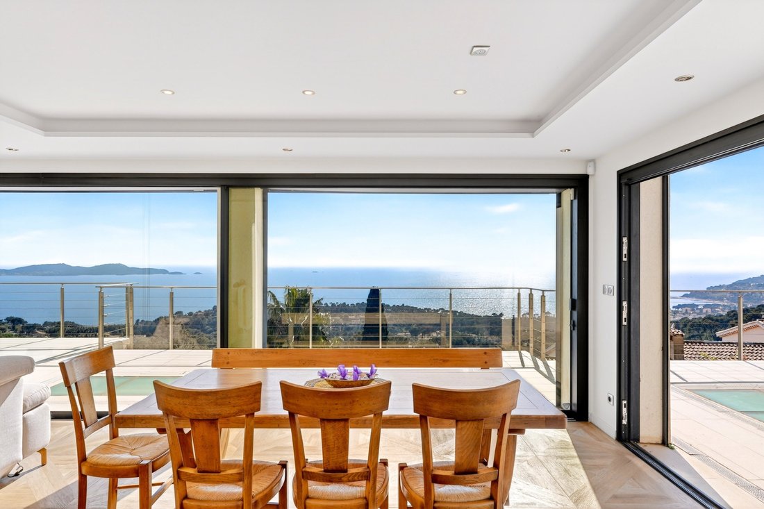 House in Carqueiranne, Provence-Alpes-Côte d'Azur, France 3 - 17552897