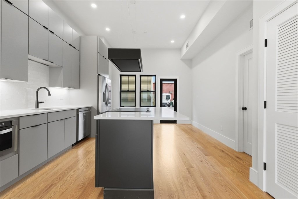Condo in Medford, Massachusetts, United States 5 - 17549779