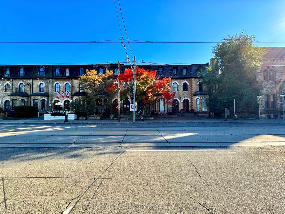 Townhouse in Toronto, Ontario, Canada 3 - 17552919