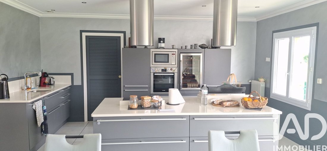 House in Yves, Nouvelle-Aquitaine, France 2 - 17459933