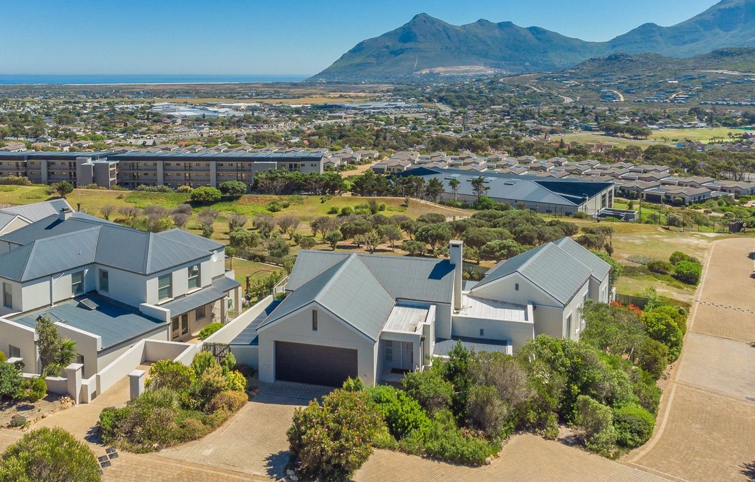 House in Fish Hoek, South Peninsula, Cape Town 3 - 17497261