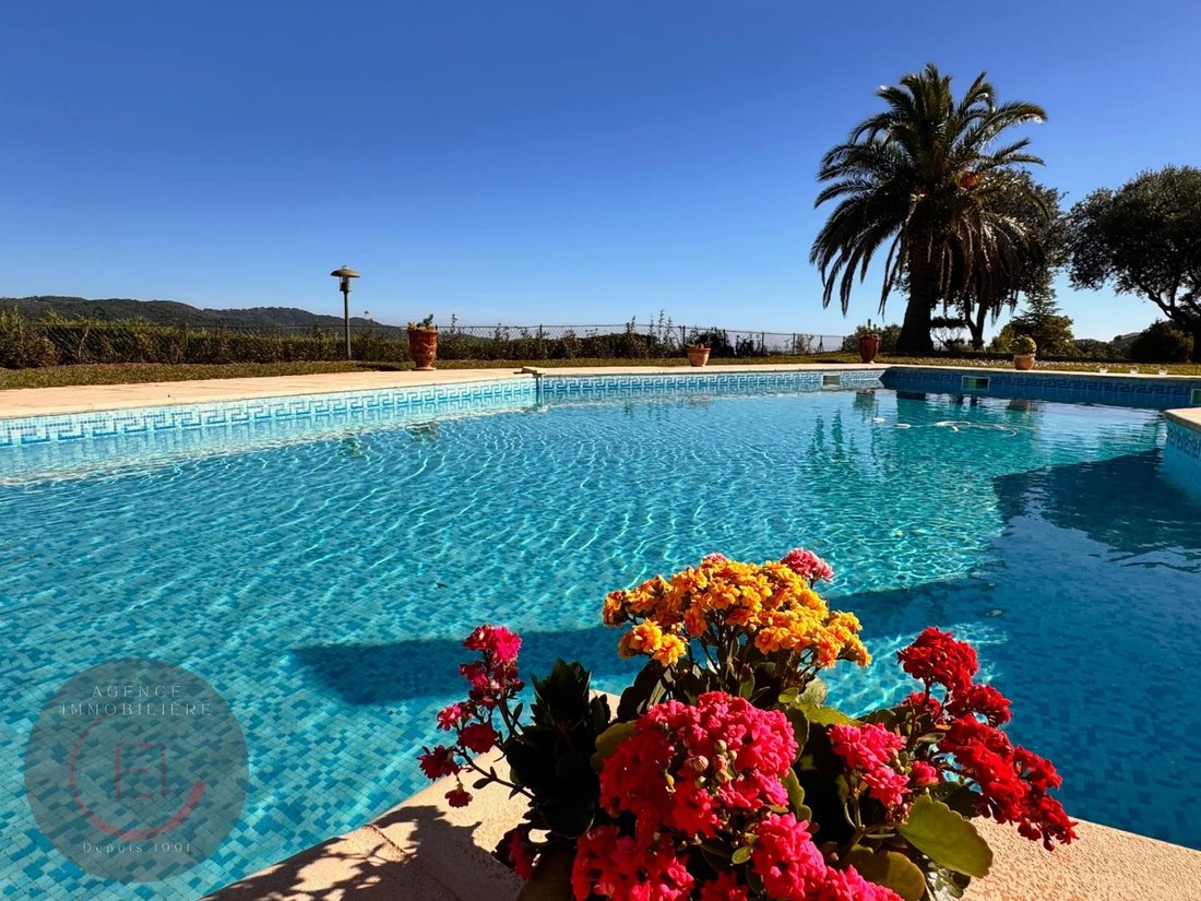 Estate in Les Adrets-de-l'Estérel, Provence-Alpes-Côte d'Azur, France 3 - 16480489