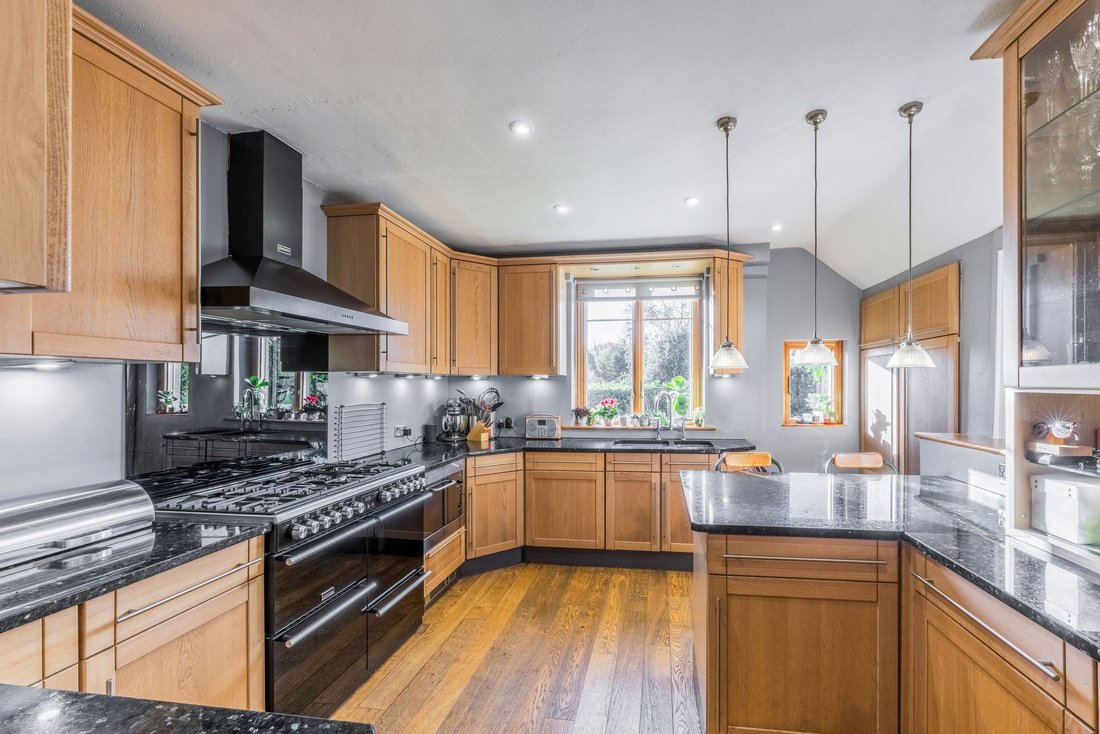 House in Turners Hill, England 4 - 17549687