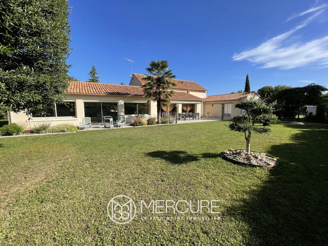 House in Poitiers, Nouvelle-Aquitaine, France 1 - 12207855