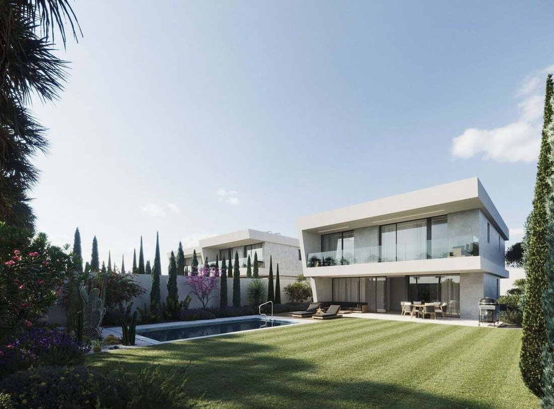 Villa in San Pedro de Alcantara, Andalusia, Spain 1 - 15670757