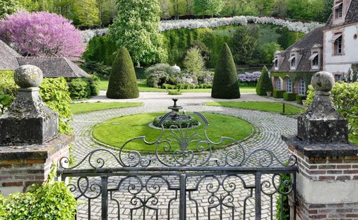Schloss in Nogent-le-Roi, Zentrum-Loiretal, Frankreich 1