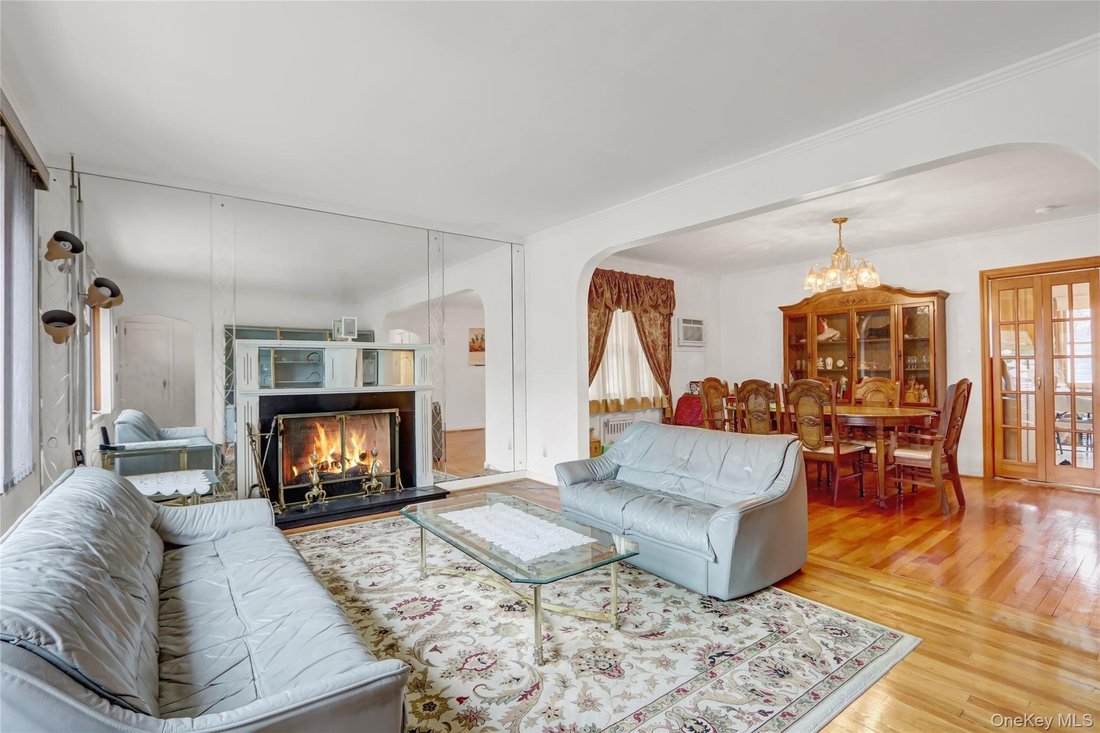 House in New Hyde Park, New York, United States 3 - 17553892