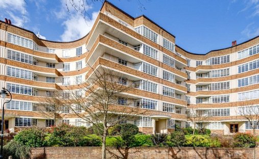 Apartment in Holly Village, Haringey, England 1