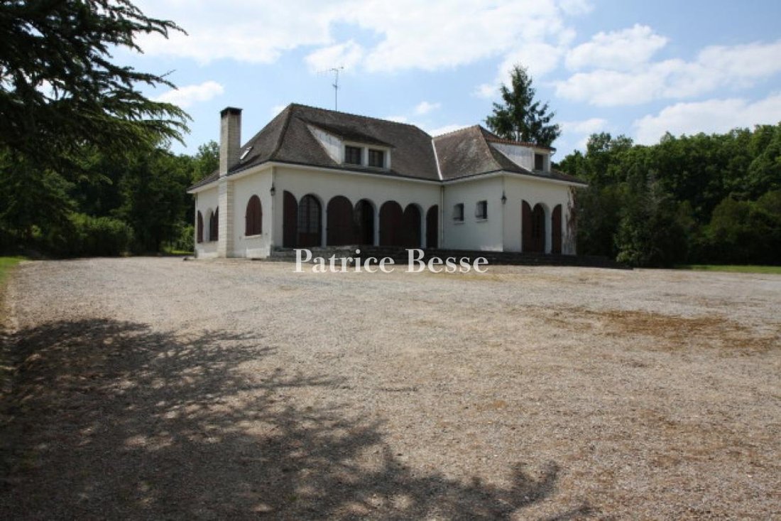 House in Yzeures-sur-Creuse, Centre-Val de Loire, France 3 - 17553129