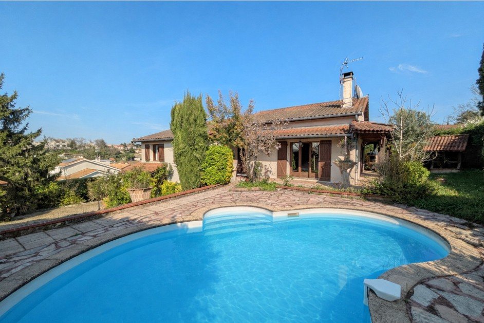 Estate in Vourles, Auvergne-Rhône-Alpes, France 1 - 17549666