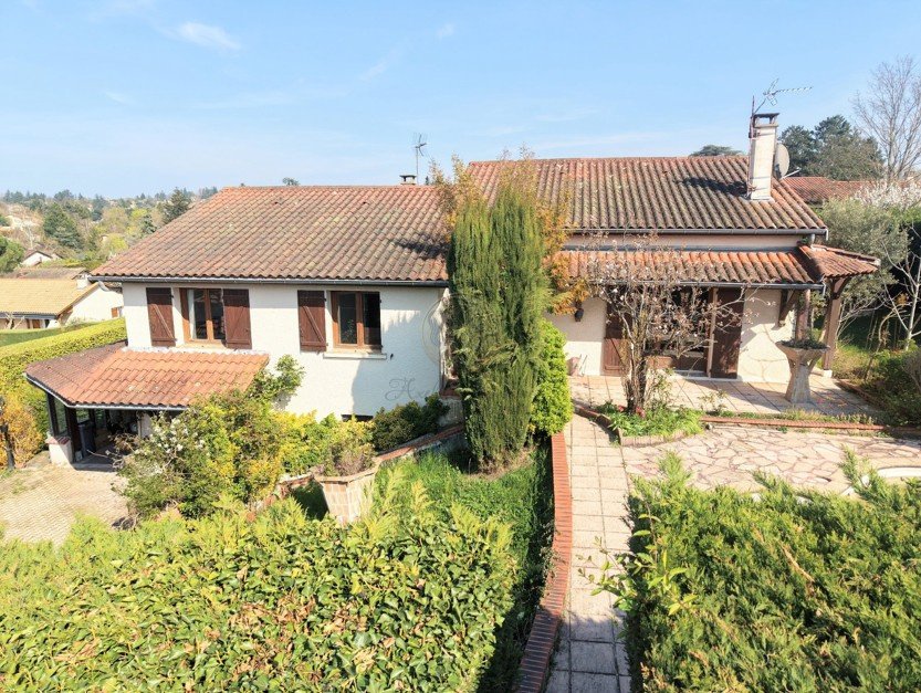 Estate in Vourles, Auvergne-Rhône-Alpes, France 2 - 17549666