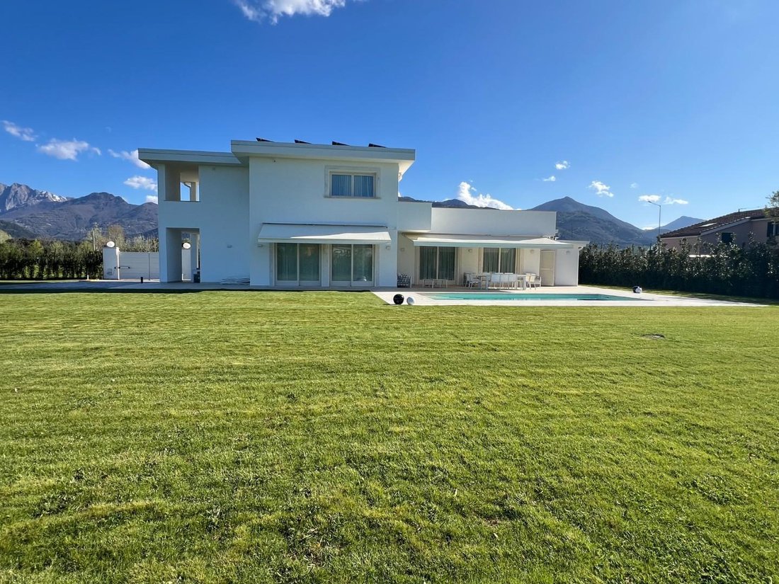 Villa in Pietrasanta, Tuscany, Italy 2 - 17552195