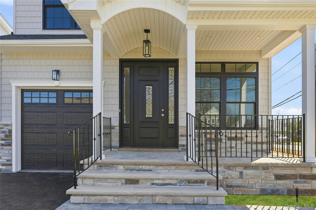 House in Wantagh, New York, United States 5 - 17548879