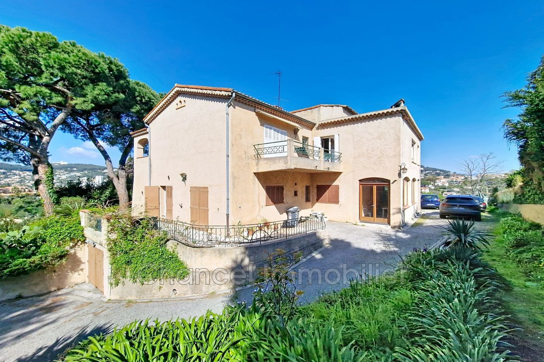 Villa in Centre, Vallauris, France 3 - 17553264