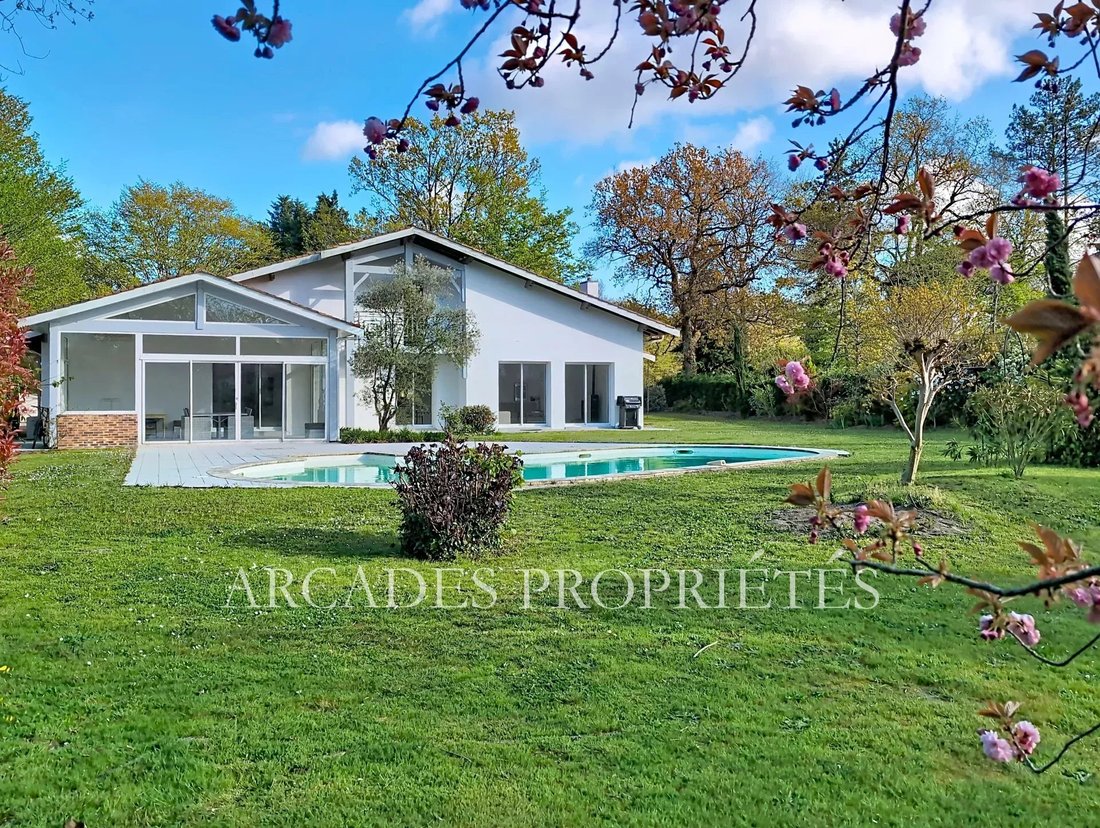 House in Saint-Sulpice-et-Cameyrac, Nouvelle-Aquitaine, France 2 - 17549939