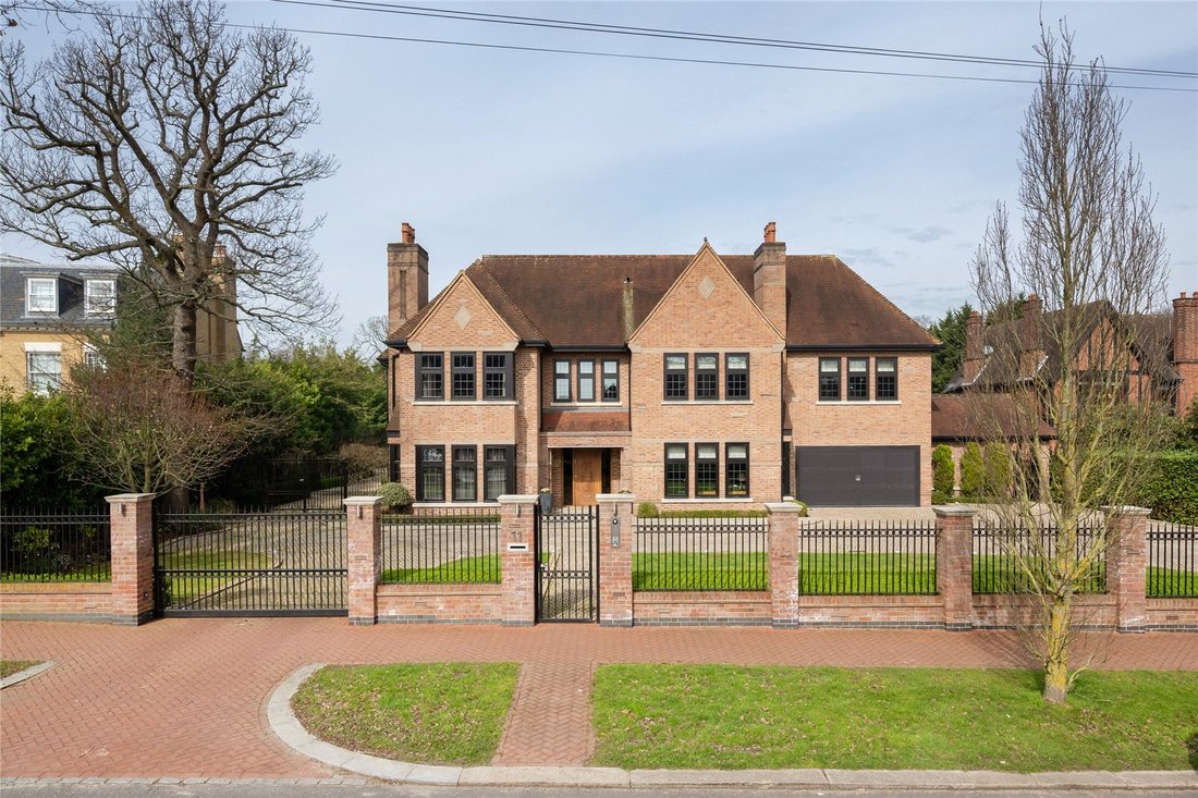 House in Winchmore Hill, Enfield, England 1 - 17551562