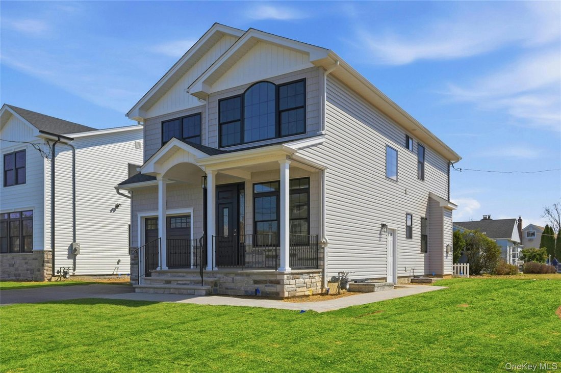 House in Wantagh, New York, United States 3 - 17548879