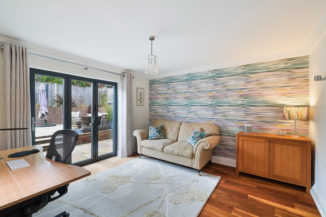House in North Looe, Epsom and Ewell, England 5 - 17551581
