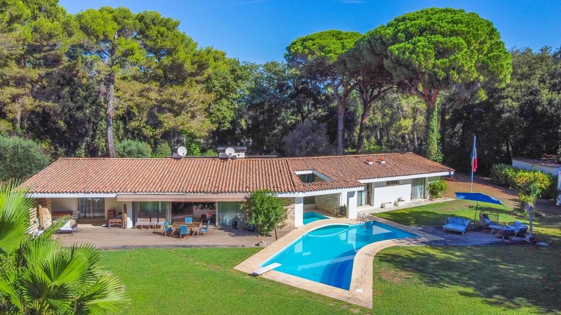 Villa in Mougins, Provence-Alpes-Côte d'Azur, France 1 - 17553249