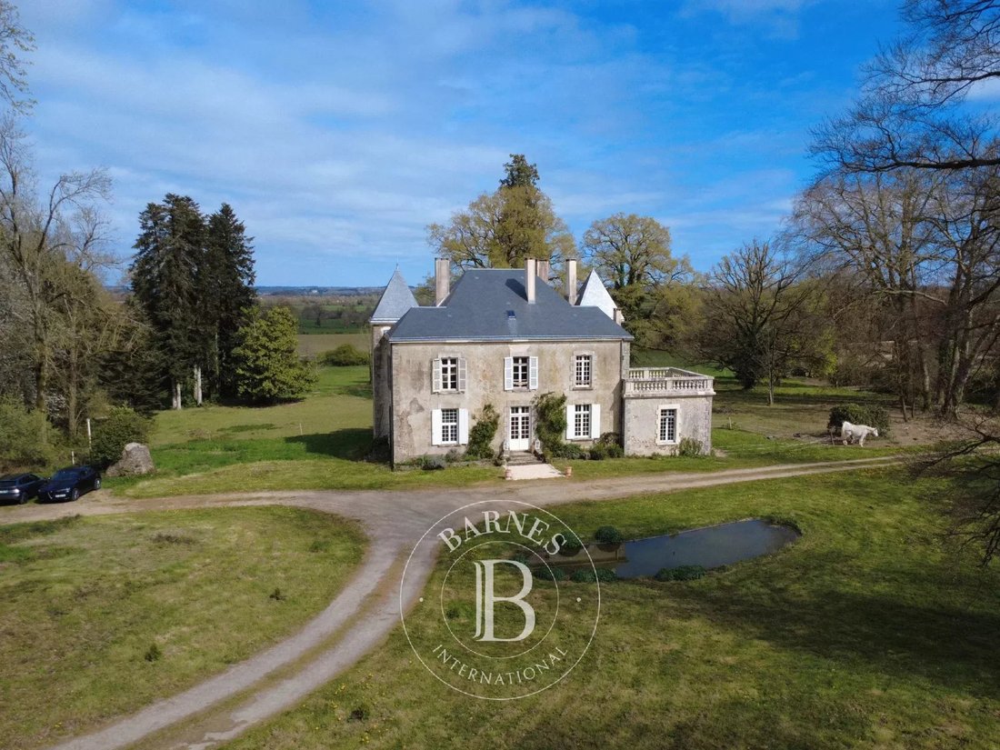 Estate in Vieux Pouzauges, Pouzauges, France 5 - 17553281