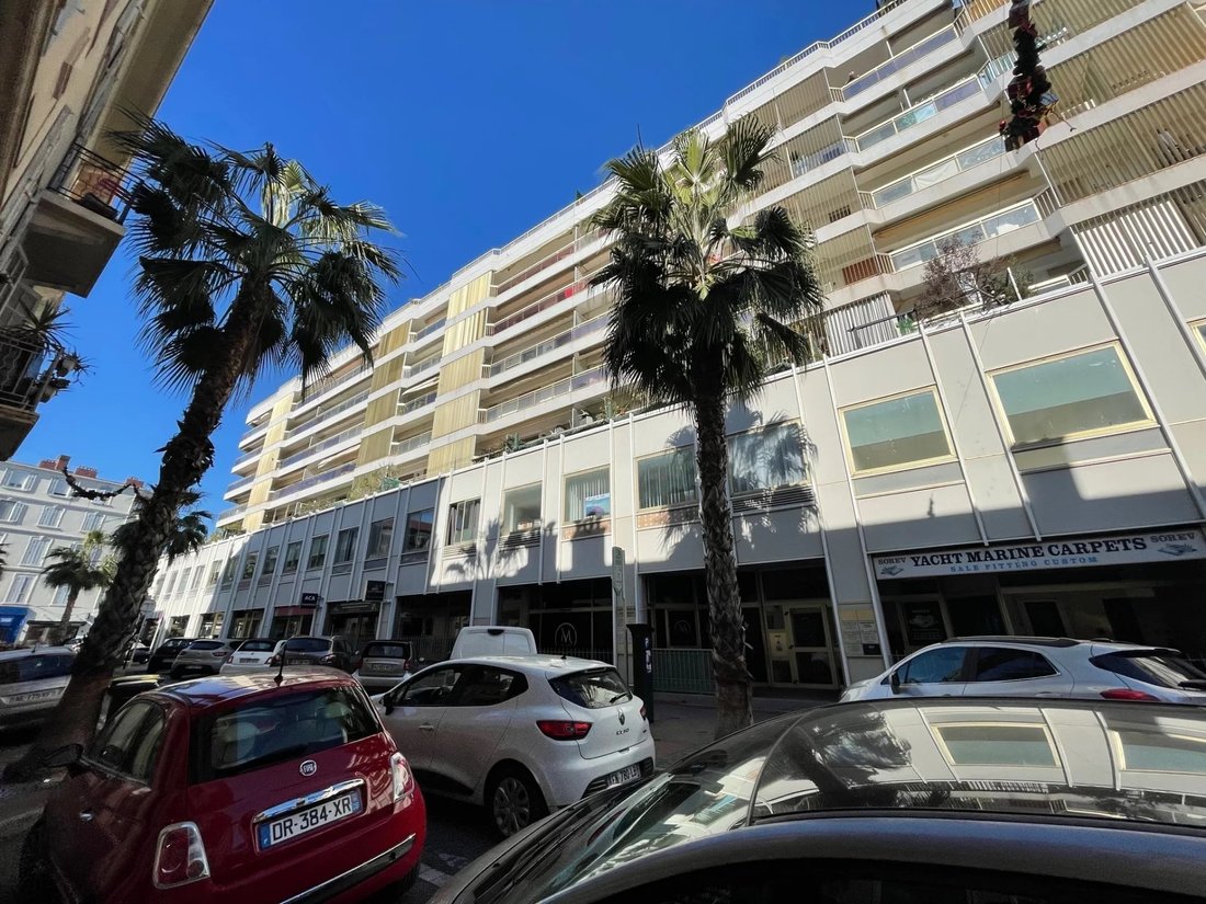 Otros en La Californie, Cannes, Francia 1 - 17550142