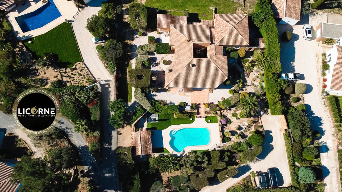 Villa in La Cadiere-d'Azur, Provence-Alpes-Côte d'Azur, France 2 - 17554237
