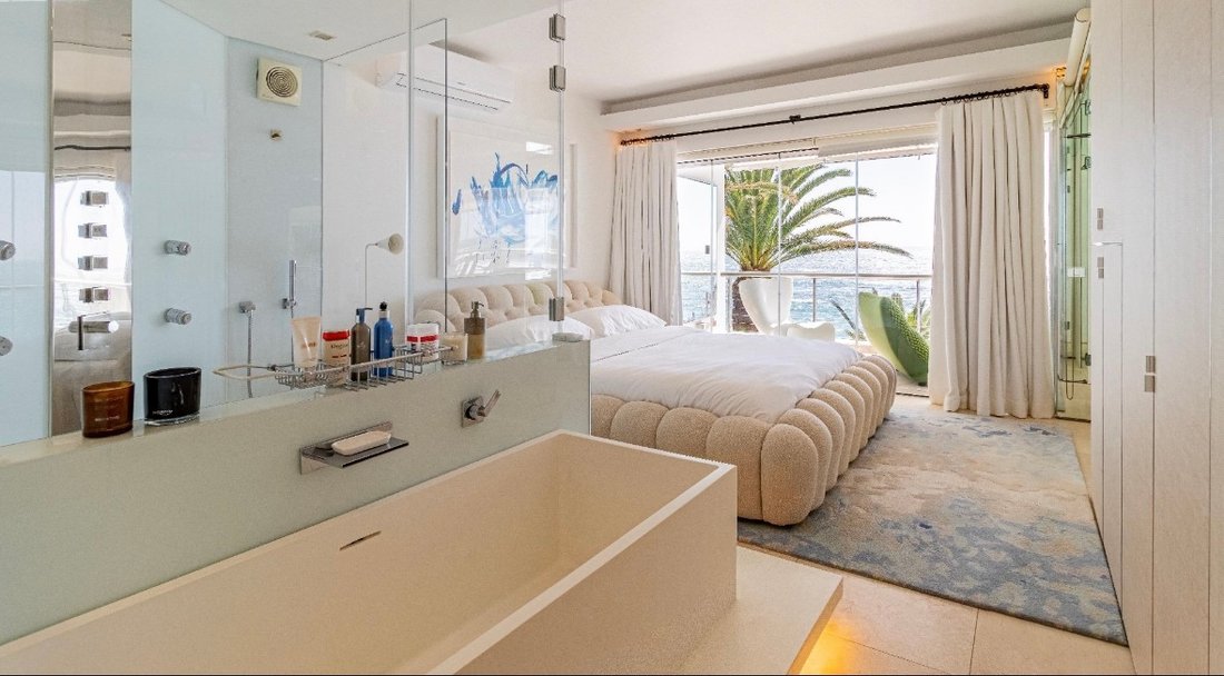 Apartment in Clifton, Atlantic Seaboard, Cape Town 4 - 17550530
