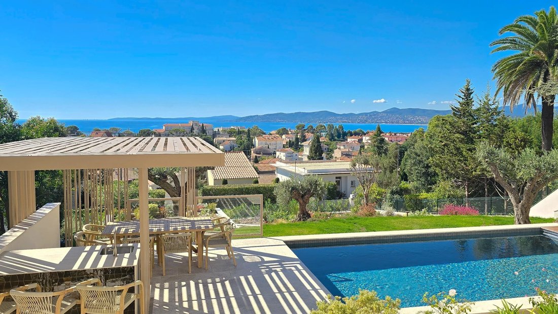 Villa in Aiguebonne, Saint-Raphaël, France 2 - 17532059