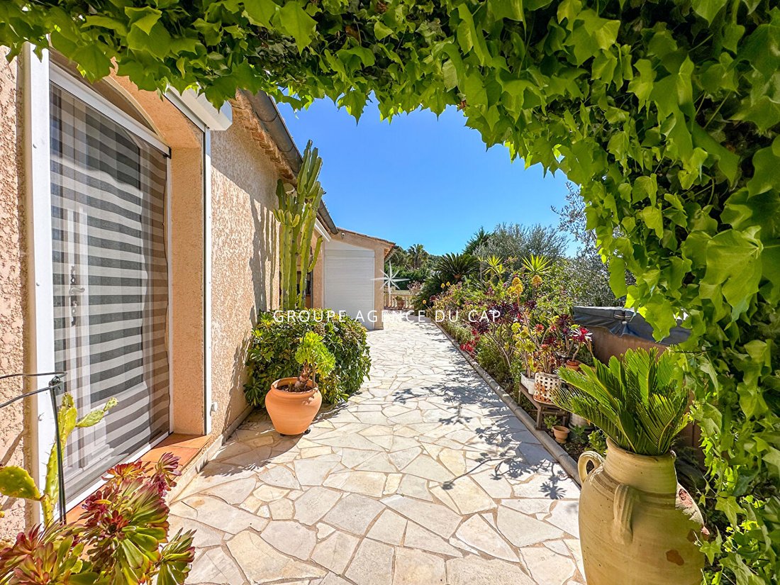 Villa in Nartelle-Noyer-Bellevue-bd des Sardinaux, Sainte-Maxime, France 3 - 17541427