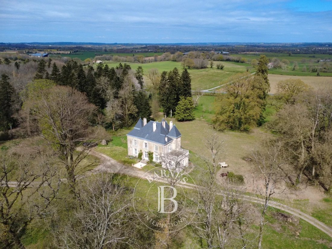 Estate in Vieux Pouzauges, Pouzauges, France 3 - 17553281