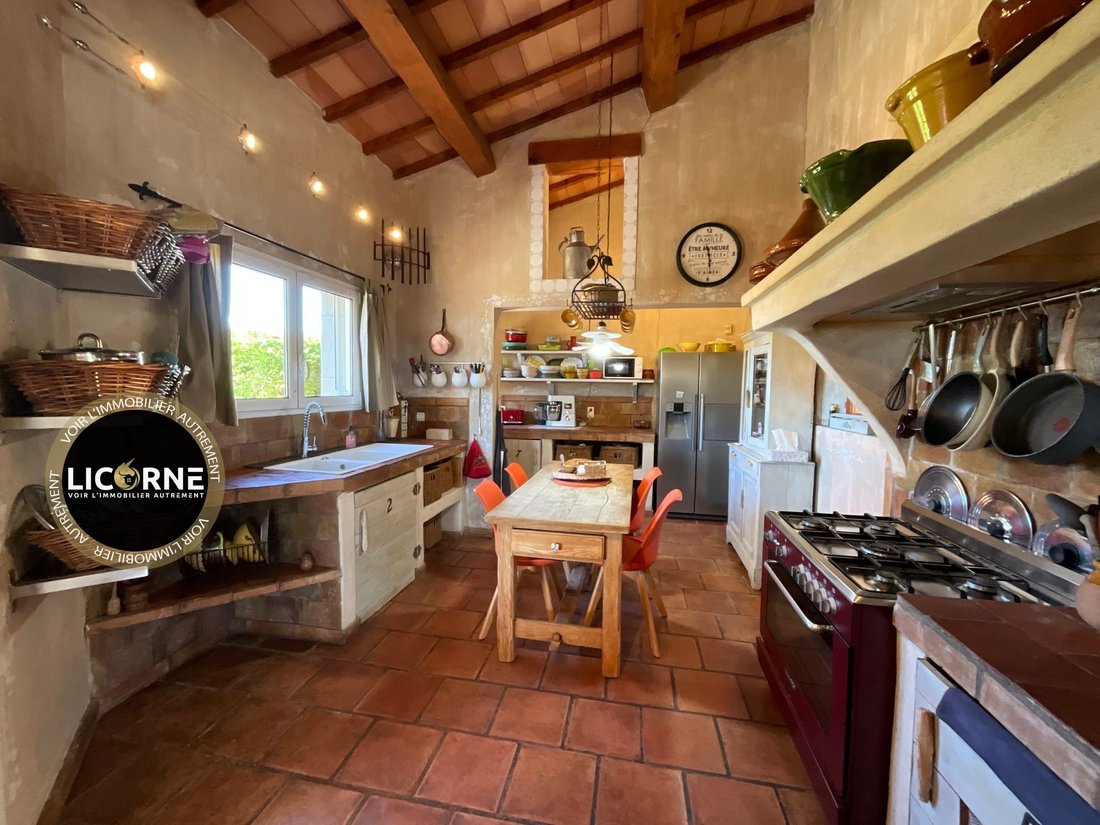 Villa in La Cadiere-d'Azur, Provence-Alpes-Côte d'Azur, France 1 - 17554237