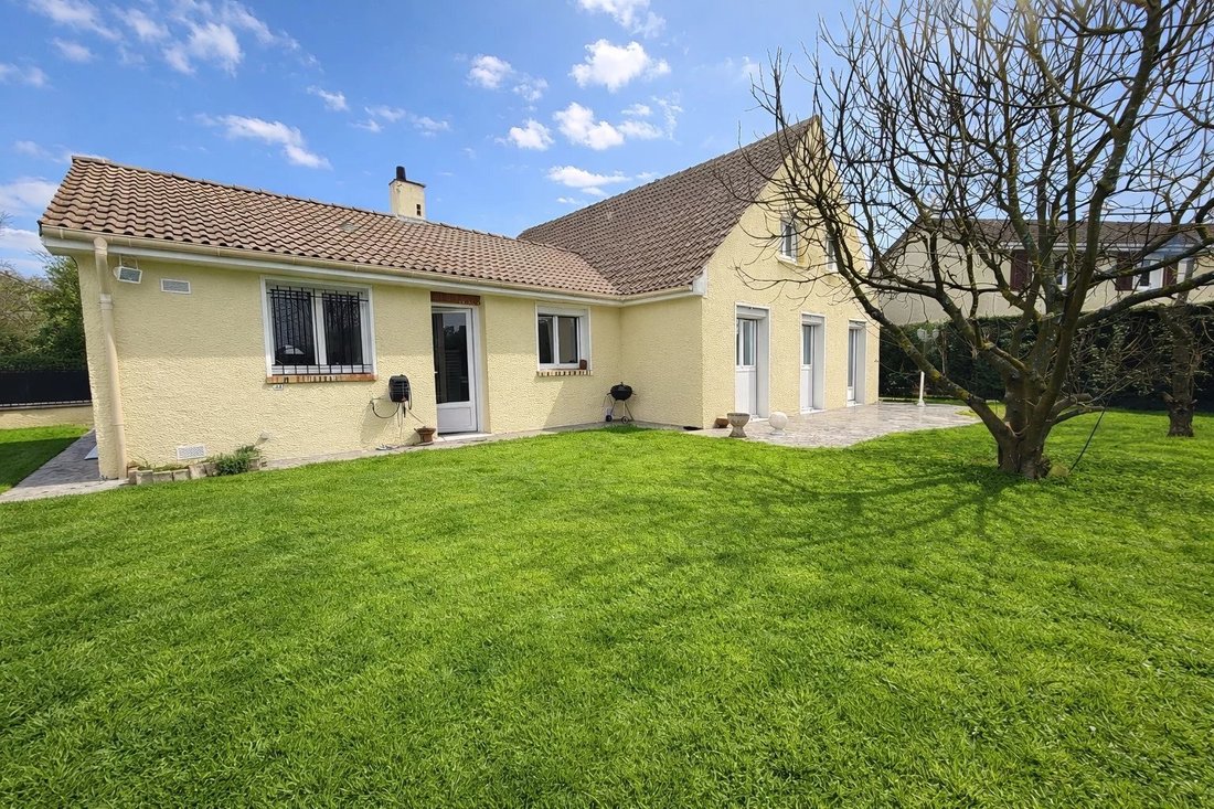 House in Chelles, Ile-de-France, France 1 - 17139756