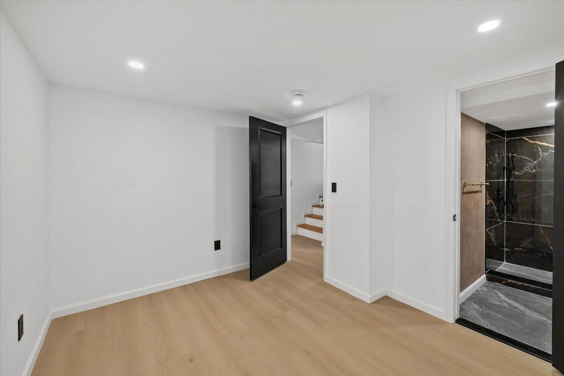 House in Secaucus, New Jersey, United States 5 - 17276769