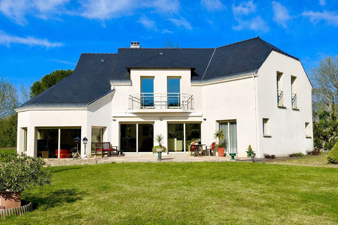 House in Mauves-sur-Loire, Pays de la Loire, France 1 - 17549552