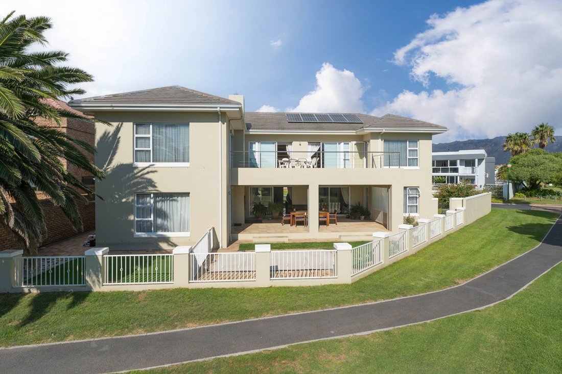 House in Greenways, Cape Town, South Africa 1 - 17553083