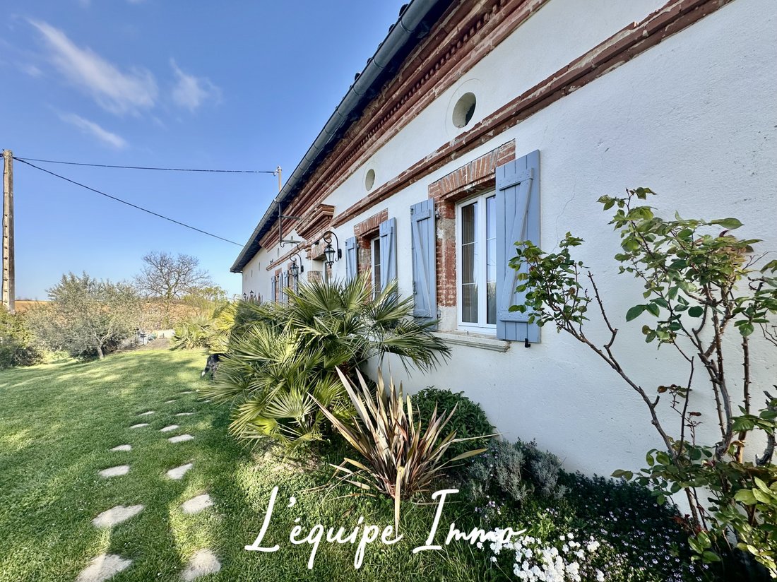 Estate in Saint-Lys, Occitania, France 4 - 17552596