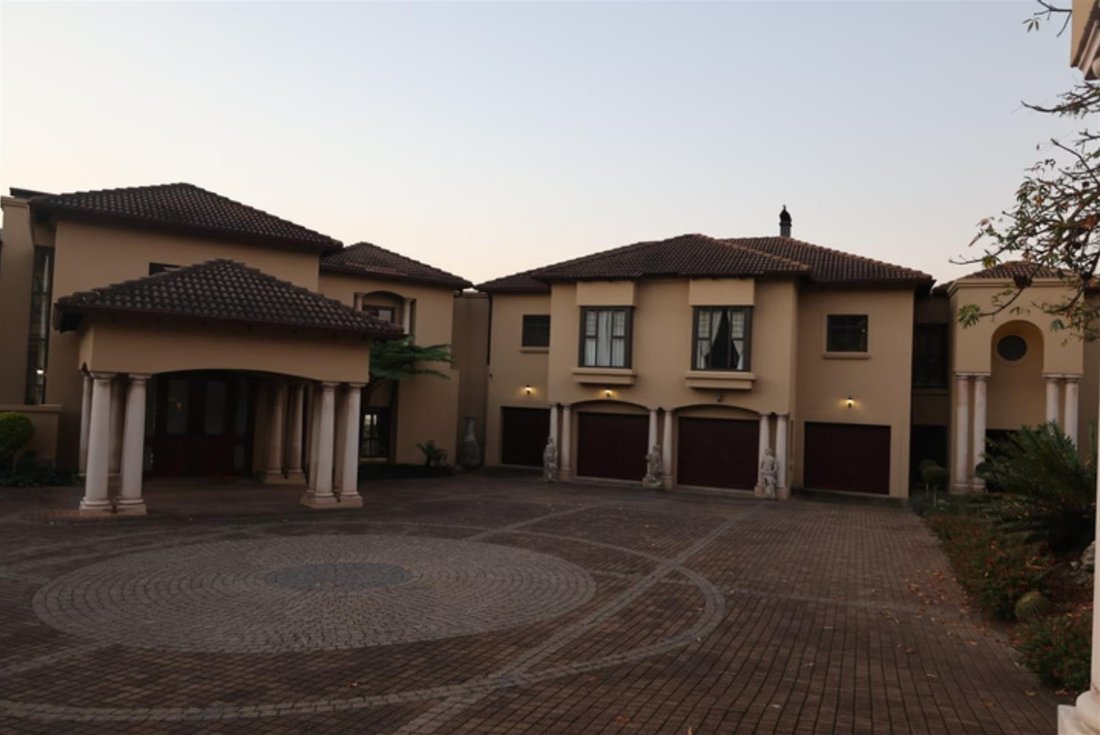 House in Sonheuwel, Mbombela, Mpumalanga 5 - 17553033